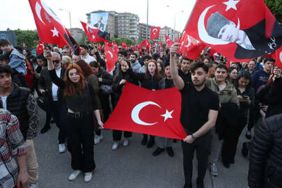 Nilüfer'de binlerce kişi Cumhuriyet için yürüdü