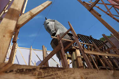 Troya'nın 5 bin 500 yıllık efsanesinin simgesi "tahta at" yenileniyor