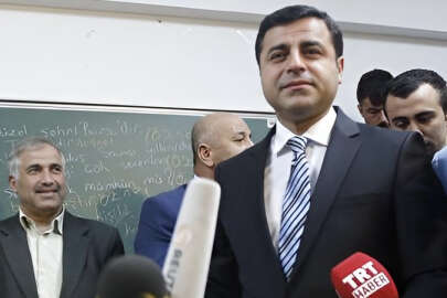 Demirtaş sandıktan fotoğraf paylaştı: 'Oy verme hakkınızı kullanın lütfen'