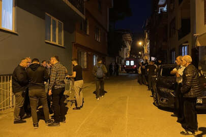 Evinde bıçakla öldürülmüş halde bulundu