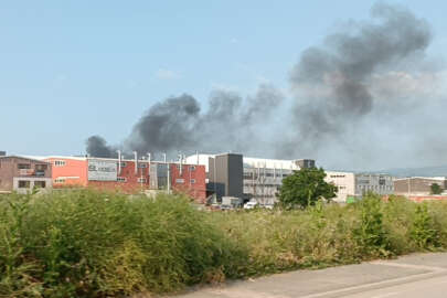 İnegöl'de atık kağıt ve hurda deposunda çıkan yangın söndürüldü
