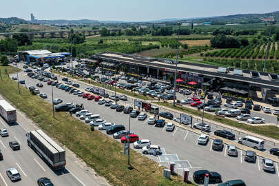 İstanbul-İzmir Otoyolu'ndaki tesisler doldu taştı