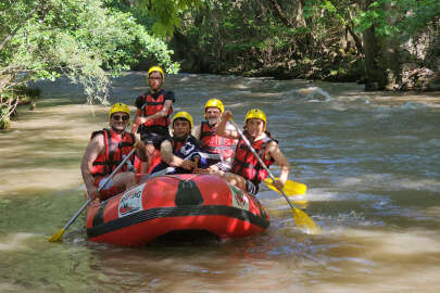 Bursa'da tulum eşliğinde rafting keyfi