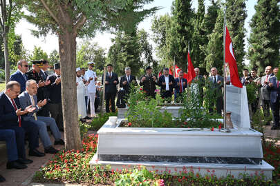 Bursa'da şehitliklerde anma programı