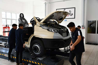 Bursa'nın meslek liseleri yaz tatilinde de üretime devam ediyor