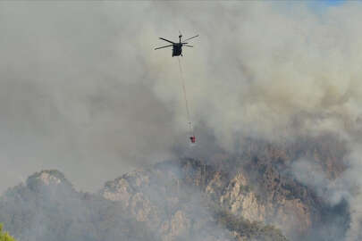 Kemer'deki orman yangınına havadan ve karadan müdahale sürüyor