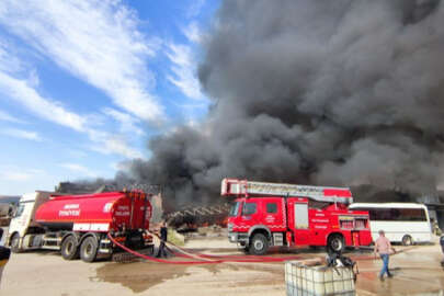 İnegöl OSB'de büyük yangın; 10 fabrika alev alev yanıyor