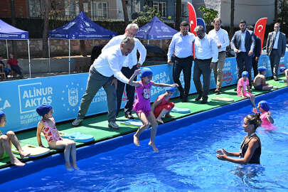 Bursa'da okullara öğrenciler için portatif yüzme havuzları kuruldu