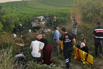 Bursa'da tarım işçilerini taşıyan kamyonet tarlaya uçtu; 3 ölü, 11 yaralı