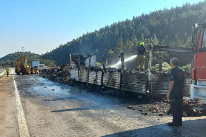 Seyir halindeki tırda yangın çıktı