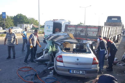 Karacabey'de tıra çarpan otomobildeki 4 kişi öldü, 2 kişi yaralandı