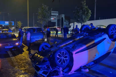 İnegöl'de 3 otomobilin karıştığı kazada 5 kişi yaralandı