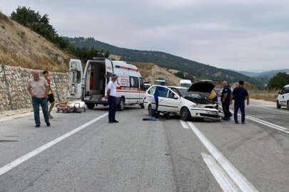 Orhaneli'de iki otomobilin çarpışması sonucu 4 kişi yaralandı