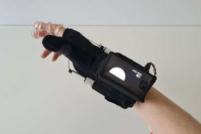 BUÜ'de kısmi felçli hastalar için 'mobil el dış iskeleti' geliştirildi