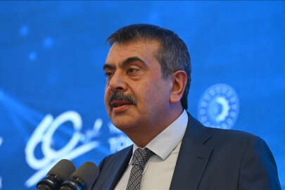 Bakan Tekin'den öğretmenlerin yer değiştirme taleplerine ilişkin açıklama