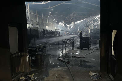 Yapı malzemeleri üreten fabrikada yangın