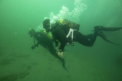 Dalgıç polislerin eğitim dalışında rastladıkları tarihi eserler denizden çıkarıldı