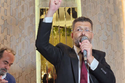 CHP Nilüfer'de değişim; Özgür Şahin başkan oldu