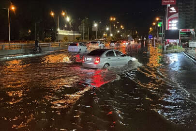 İskenderun'da sağanak yağış hayatı olumsuz etkiledi