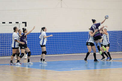 Hentbolda Büyükşehir'in Kadınları Görele Belediyespor'a 23-21 yenildi