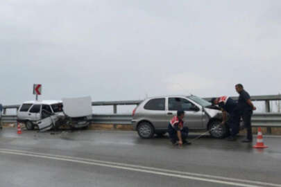 İznik'te iki otomobil çarpıştı, 5 kişi yaralandı