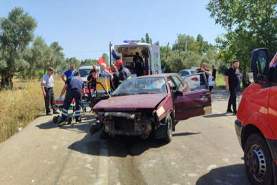 Orhangazi'de iki otomobilin çarpıştığı kazada 6 kişi yaralandı