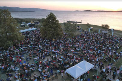 Nilüfer'de göl manzarasında renkli festival