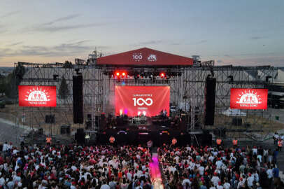 Tofaş çalışanları ve aileleri Cumhuriyet’in 100’üncü yılını kutladı