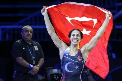 Milli güreşçi Buse Tosun Çavuşoğlu dünya şampiyonu oldu