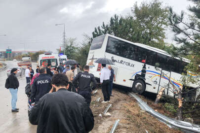 Yoldan çıkan otobüsteki 2 yolcu yaralandı
