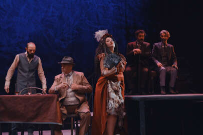 AVP perdeyi "Mai ve Siyah" oyunu ile açtı