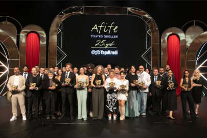 Nilüfer Kent Tiyatrosu'na ödül yağmuru