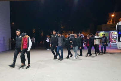 İnegöl'de bir binada 50 kaçak sığınmacı yakalandı