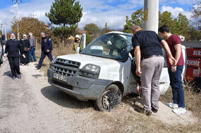 Annesini hastaneye götürürken kaza yapan sürücü öldü