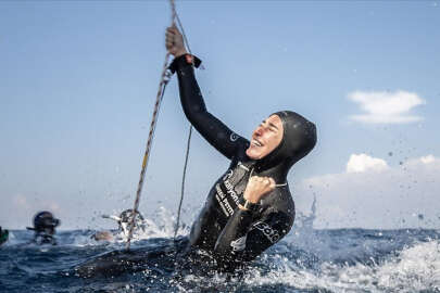 Milli sporcu Şahika Ercümen'den yeni dünya rekoru