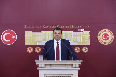 Öztürk’ten ‘kontrolsüz göç’ eleştirisi: Gençler ülkeyi terk ediyor