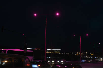 Bursa'da sokak lambaları meme kanseri farkındalığı için pembe yanıyor