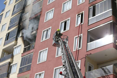 10 katlı apartmanda çıkan yangında mahsur kalan 6 kişi kurtarıldı