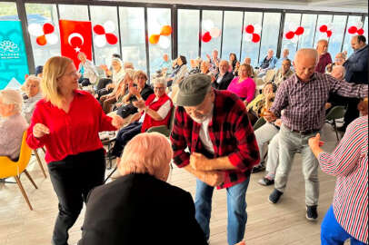 Nilüfer'deki huzurevinde Cumhuriyet coşkusu