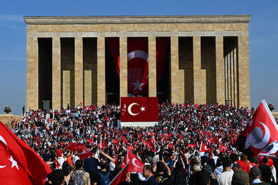 Anıtkabir'e Cumhuriyet'in 100. Yılı'nda rekor ziyaret