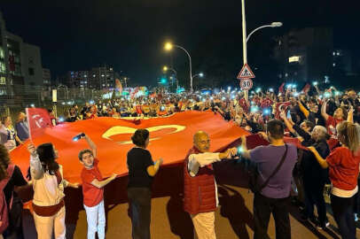 Türkiye, coşkuyla Cumhuriyet'e sahip çıktı