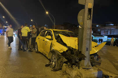 Taksi ile motosiklet çarpıştı, 6 kişi yaralandı