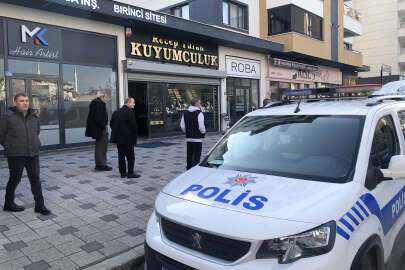 Maskeli şüpheli silah tehdidiyle kuyumcudan 8 bilezik çaldı