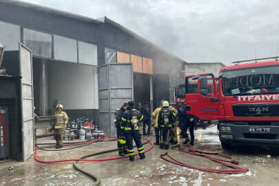 Nilüfer'de mobilya imalathanesinde çıkan yangın söndürüldü