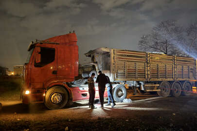 Tırın altında kalan kadın hayatını kaybetti