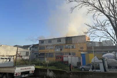 Koltuk atölyesinde çıkan yangın hasara neden oldu