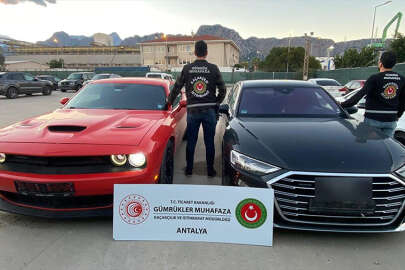 Gümrük muhafaza ekipleri 15 kaçak lüks otomobile el koydu