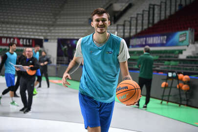 TOFAŞ'lı basketbolcu Tolga Geçim yeniden ay-yıldızlı formayı giymek istiyor