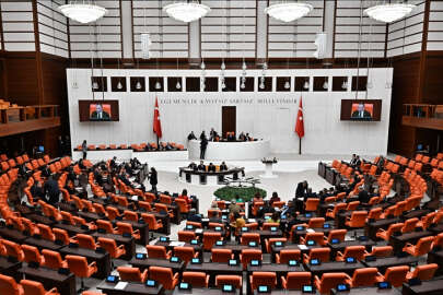 Çalışan emekliye 5 bin TL ikramiye yasalaştı