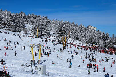 Uludağ'da yarıyıl tatili yoğunluğu yaşanıyor